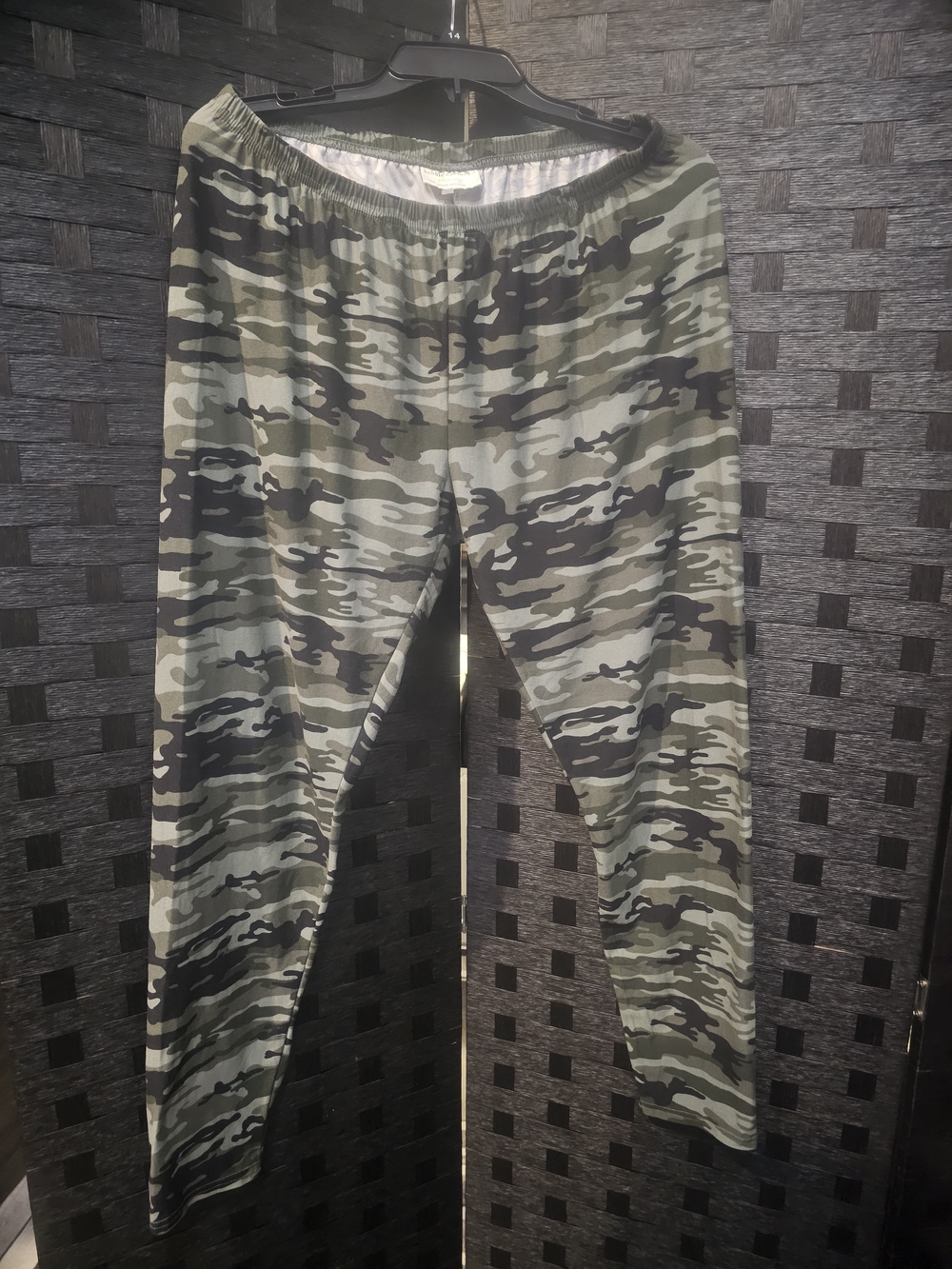 Bobbie Brooks Green Camo Leggings, Size 2X